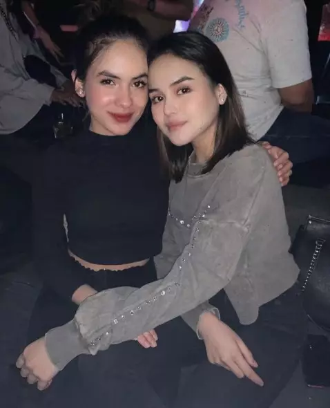 kenangan manis Laura Anna bareng rekan seleb © Instagram kenangan manis Laura Anna bareng rekan seleb © Instagram