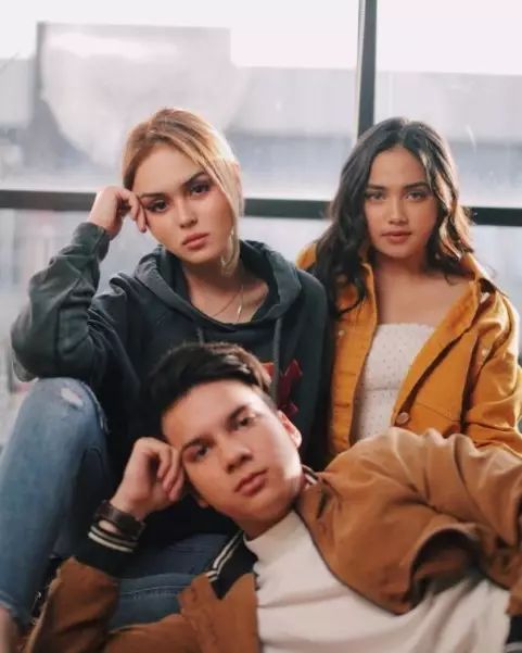 kenangan manis Laura Anna bareng rekan seleb © Instagram kenangan manis Laura Anna bareng rekan seleb © Instagram