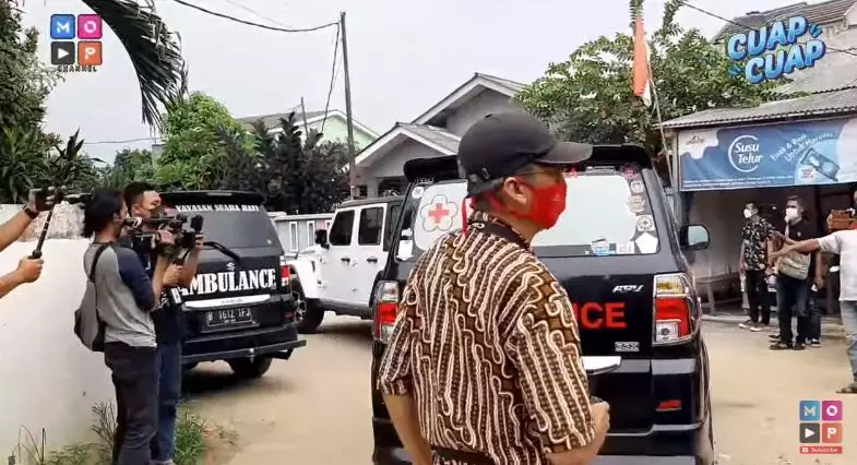 Potret suasana rumah duka Laura Anna © YouTube/MOP Channel