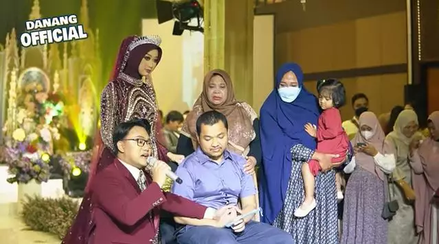 Momen unduh mantu Danang D'Academy © 2021 brilio.net