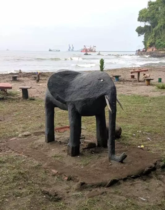 penampakan patung tapi bentuknya bingungin © 2021 berbagai sumber