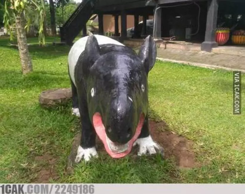 penampakan patung tapi bentuknya bingungin © 2021 berbagai sumber