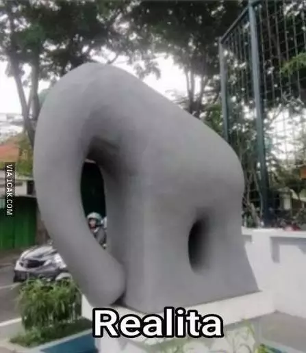 penampakan patung tapi bentuknya bingungin © 2021 berbagai sumber