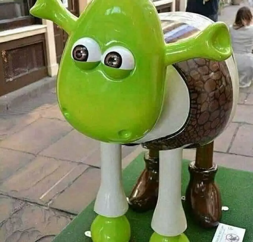 penampakan patung tapi bentuknya bingungin © 2021 berbagai sumber