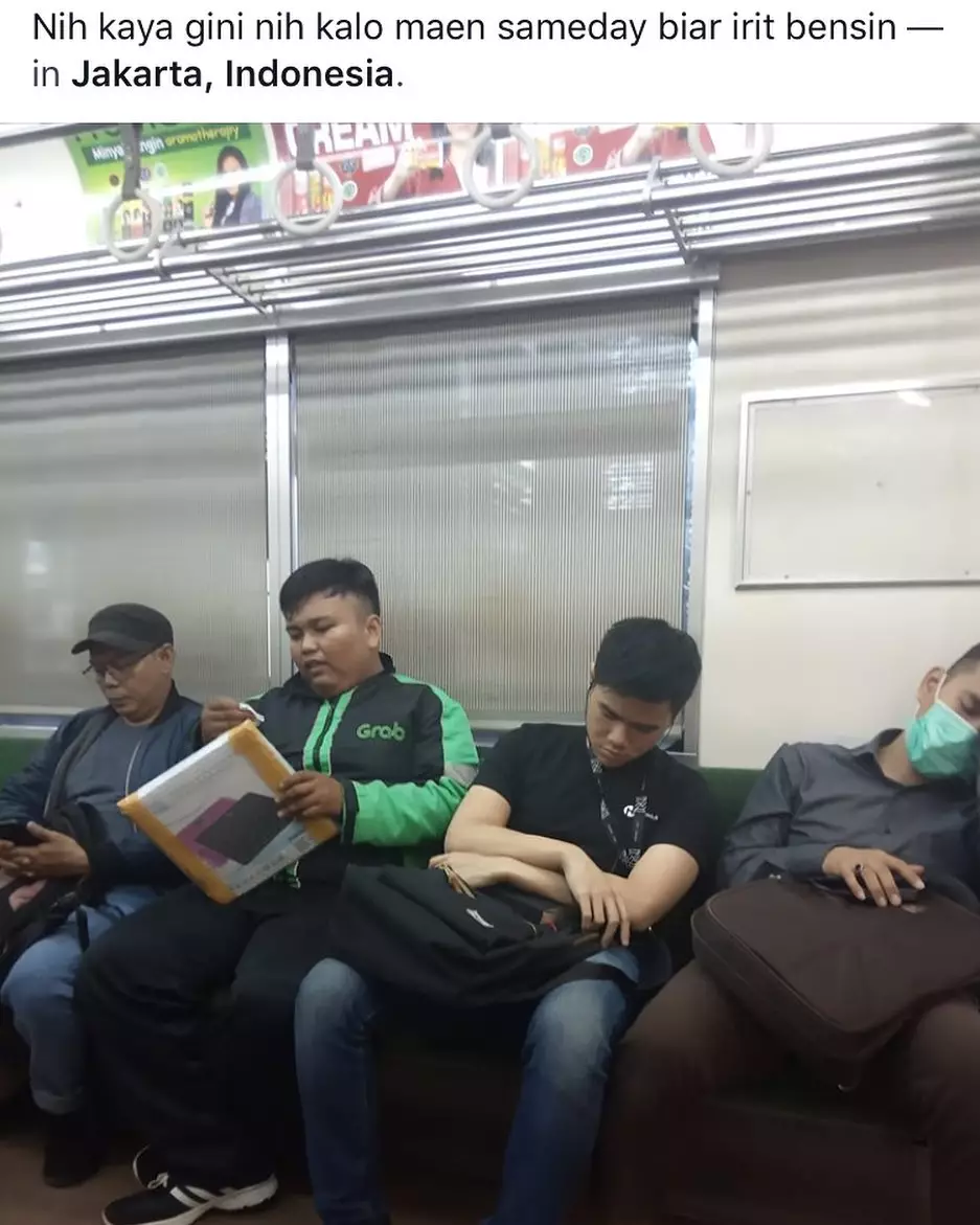 polah orang di kendaraan umum lucu-lucu © 2021 berbagai sumber polah orang di kendaraan umum lucu-lucu © 2021 berbagai sumber
