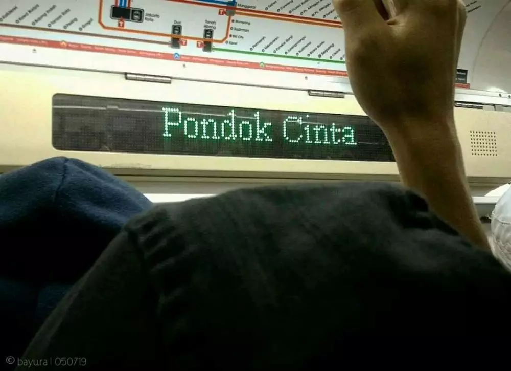 polah orang di kendaraan umum lucu-lucu © 2021 berbagai sumber polah orang di kendaraan umum lucu-lucu © 2021 berbagai sumber