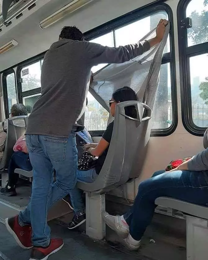 polah orang di kendaraan umum lucu-lucu © 2021 berbagai sumber polah orang di kendaraan umum lucu-lucu © 2021 berbagai sumber