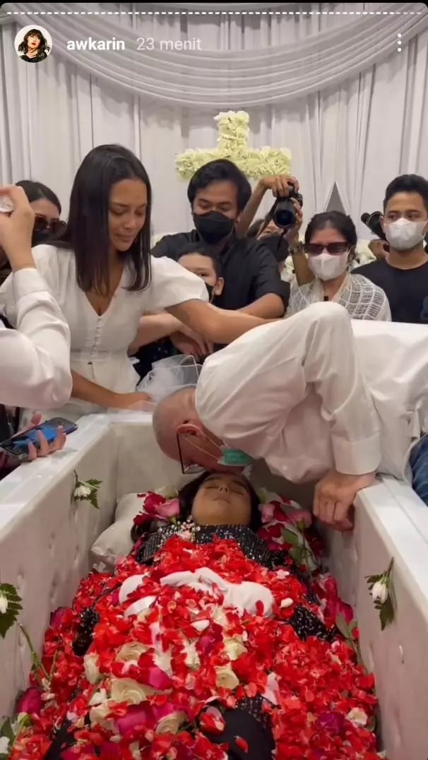 Momen jenazah Laura Anna dikremasi © 2021 brilio.net