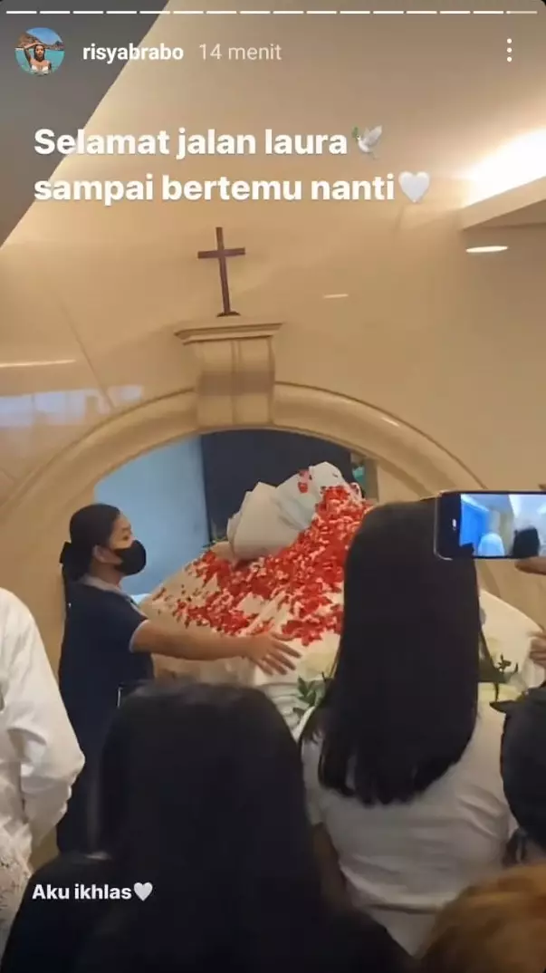 Momen jenazah Laura Anna dikremasi © 2021 brilio.net