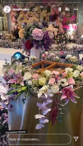 Momen Danang DA dan Hemas Nura potong kue © berbagai sumber