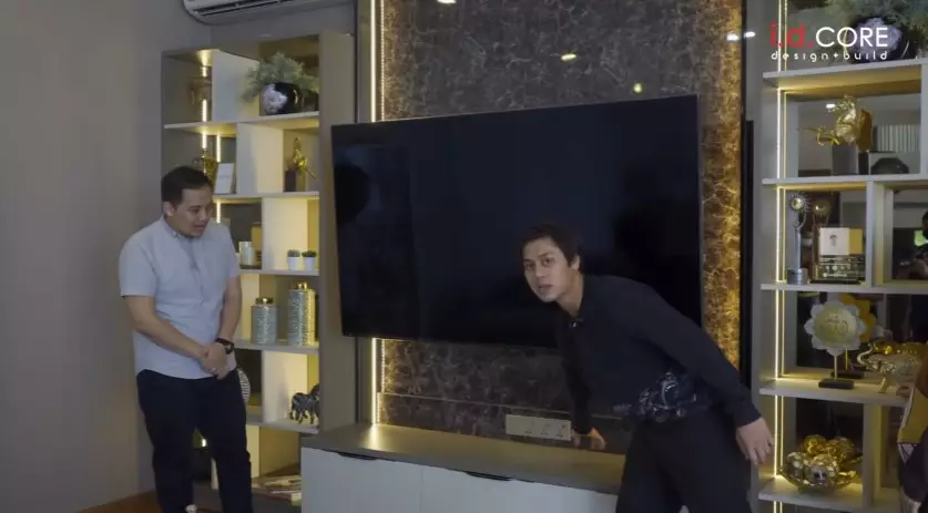 Ruang keluarga Lesty dan Billar mewah © YouTube Ruang keluarga Lesty dan Billar mewah © YouTube