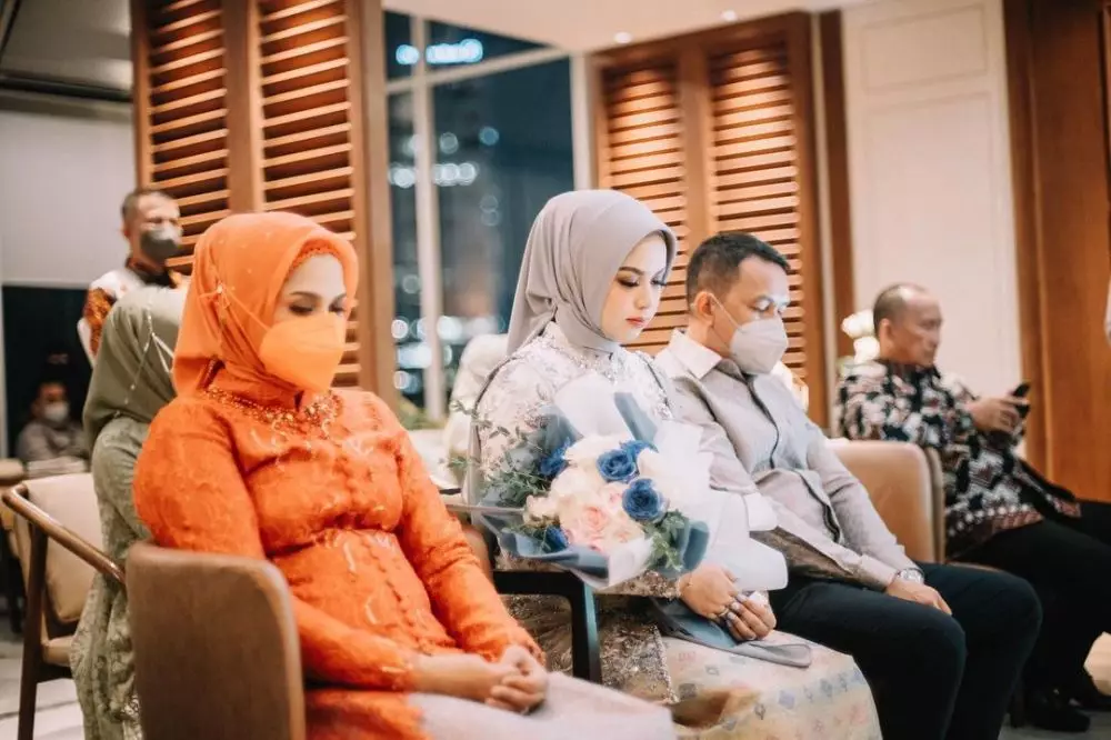 momen lamaran Achmad Megantara © Instagram