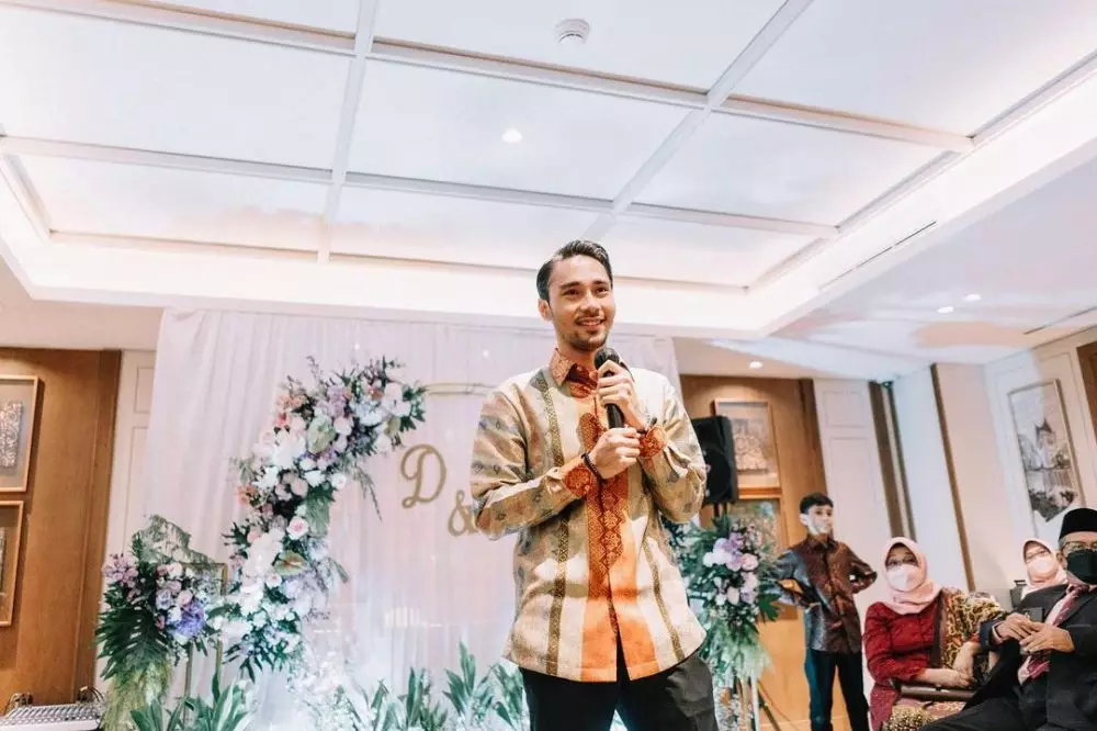 momen lamaran Achmad Megantara © Instagram