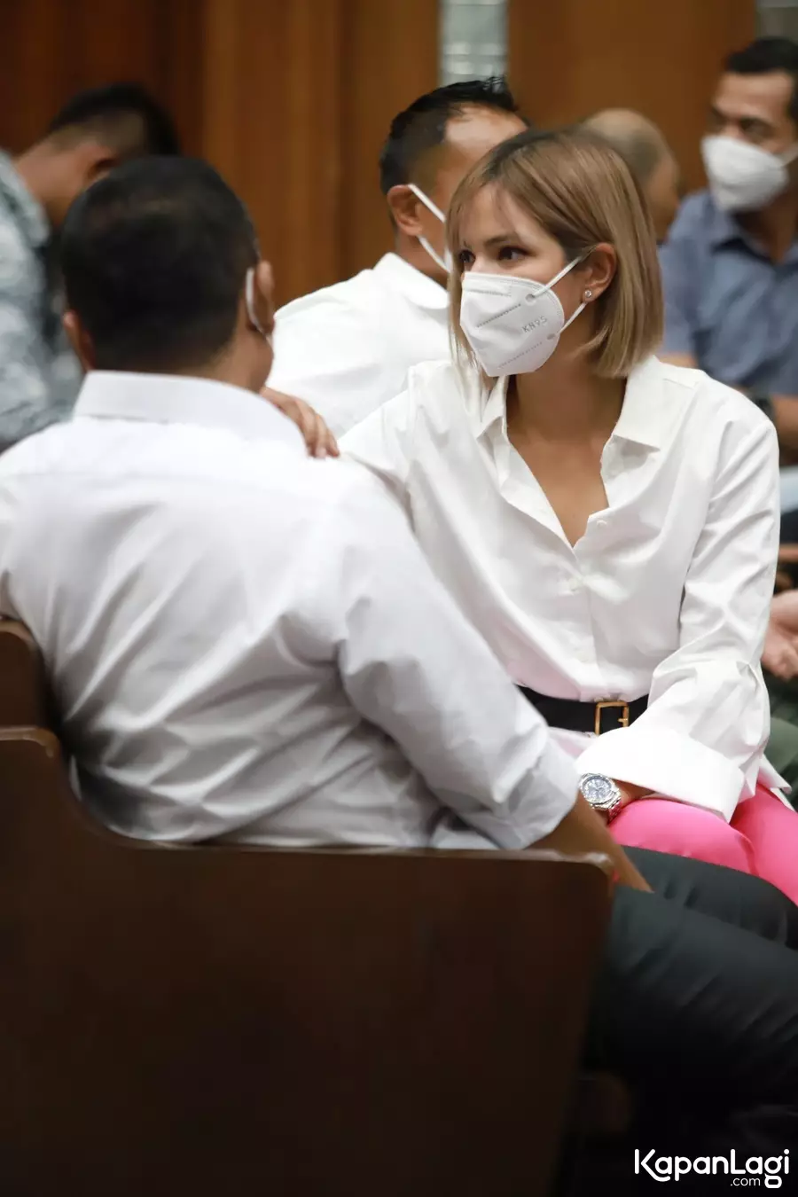 gaji sopir Nia Ramadhani © KapanLagi.com