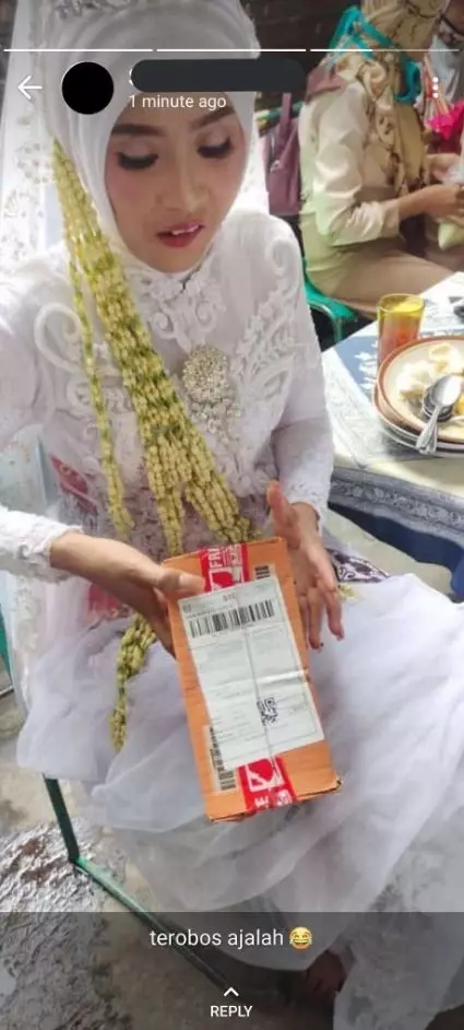 momen lucu kurir datang waktunya nggak pas © 2021 twitter.com