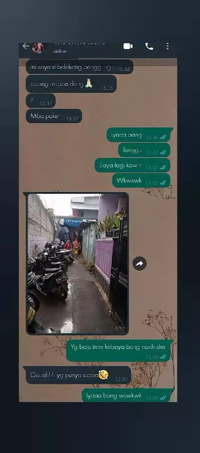 momen lucu kurir datang waktunya nggak pas © 2021 twitter.com