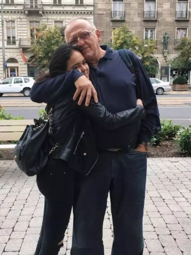 Kenangan Laura dan ayah © Instagram Kenangan Laura dan ayah © Instagram