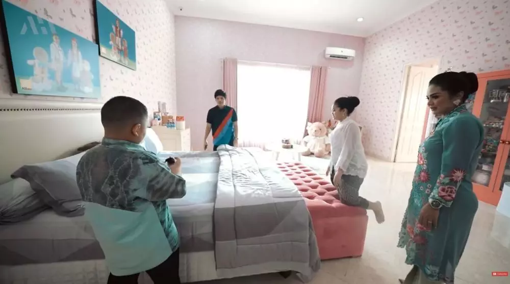 kamar anak Krisdayanti dan Raul Lemos  © 2021 berbagai sumber kamar anak Krisdayanti dan Raul Lemos  © 2021 berbagai sumber