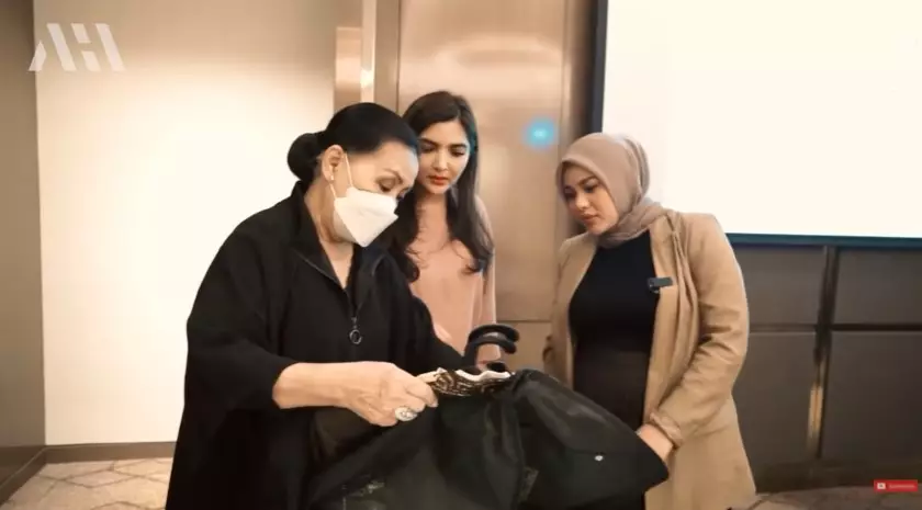 Momen persiapan Aurel jelang 7 bulanan © YouTube