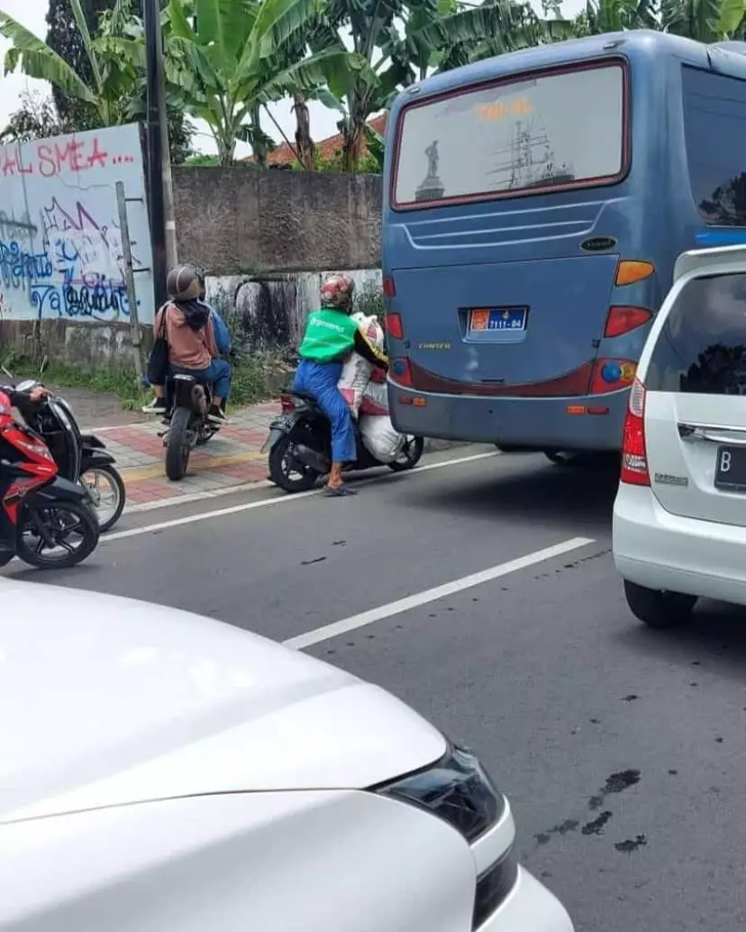 driver ojek online ada-ada aja © 2021 instagram.com