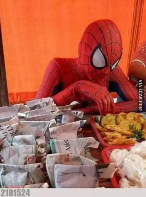 orang pakai kostum spiderman © 2021 berbagai sumber