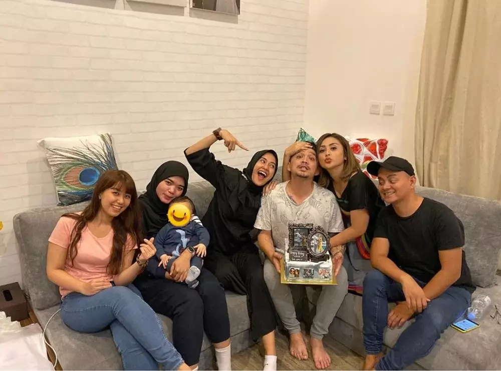 Potret ruang keluarga pedangdut © berbagai sumber