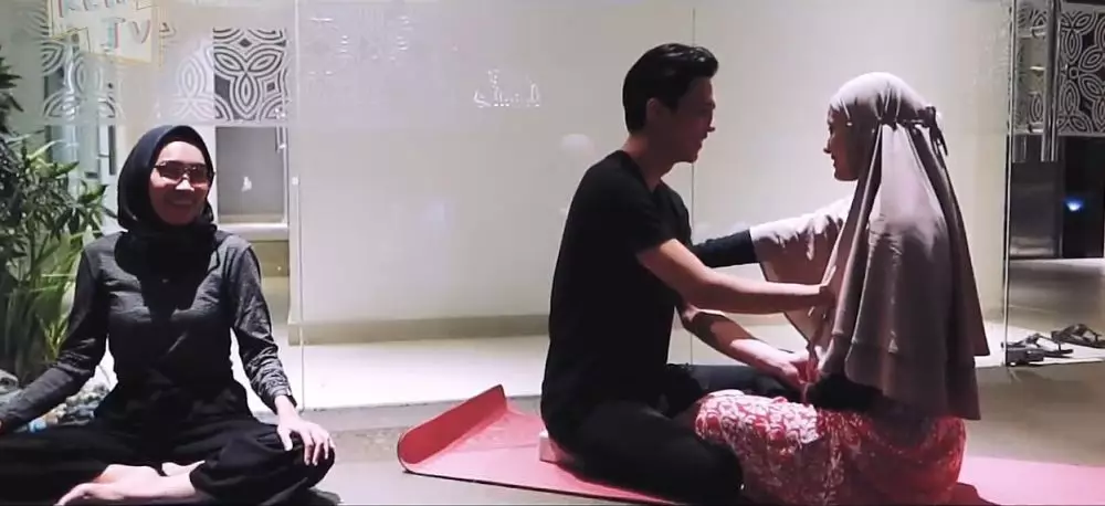prenatal yoga bareng pasangan  © 2021 berbagai sumber prenatal yoga bareng pasangan  © 2021 berbagai sumber