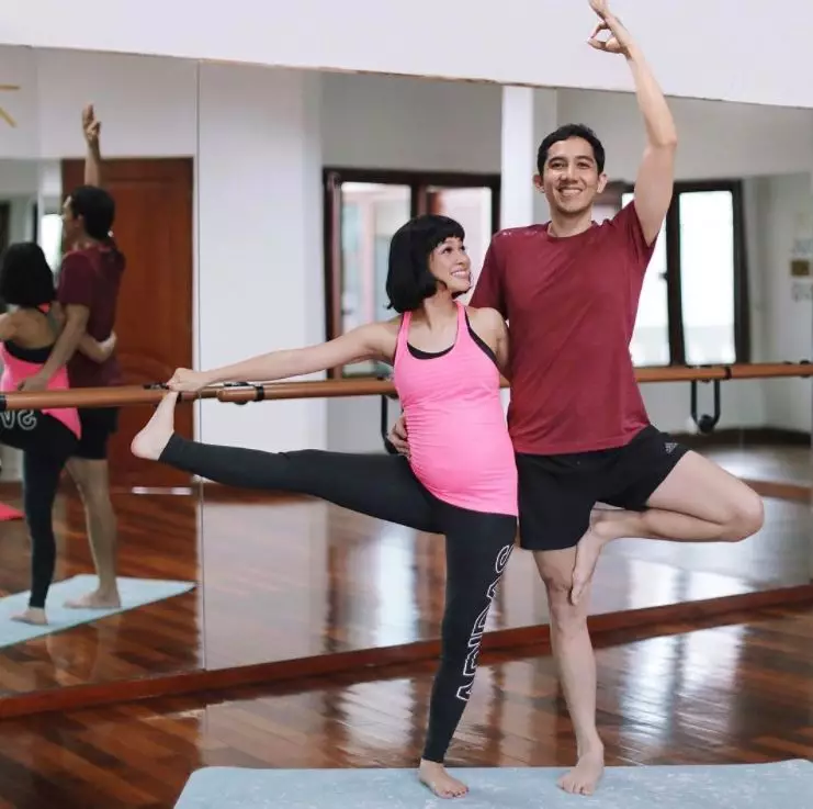 prenatal yoga bareng pasangan  © 2021 berbagai sumber prenatal yoga bareng pasangan  © 2021 berbagai sumber