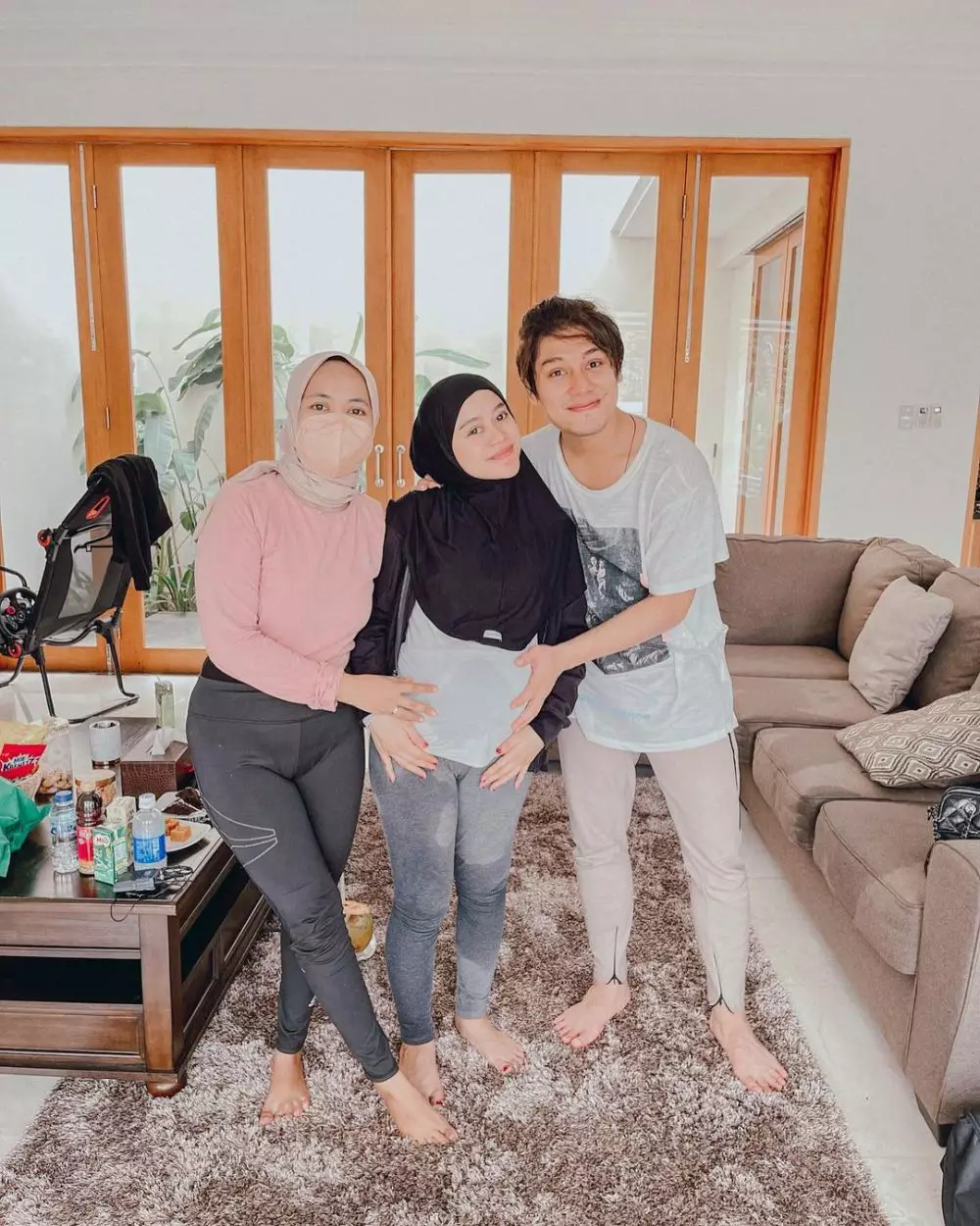 prenatal yoga bareng pasangan  © 2021 berbagai sumber prenatal yoga bareng pasangan  © 2021 berbagai sumber