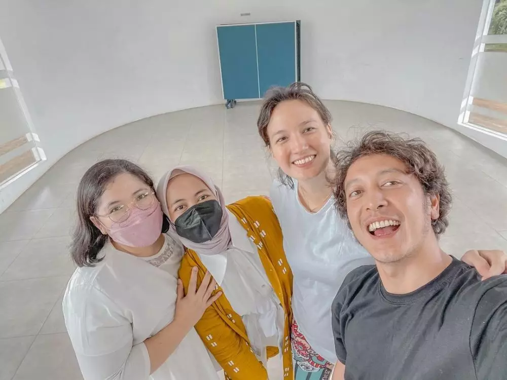 prenatal yoga bareng pasangan  © 2021 berbagai sumber prenatal yoga bareng pasangan  © 2021 berbagai sumber