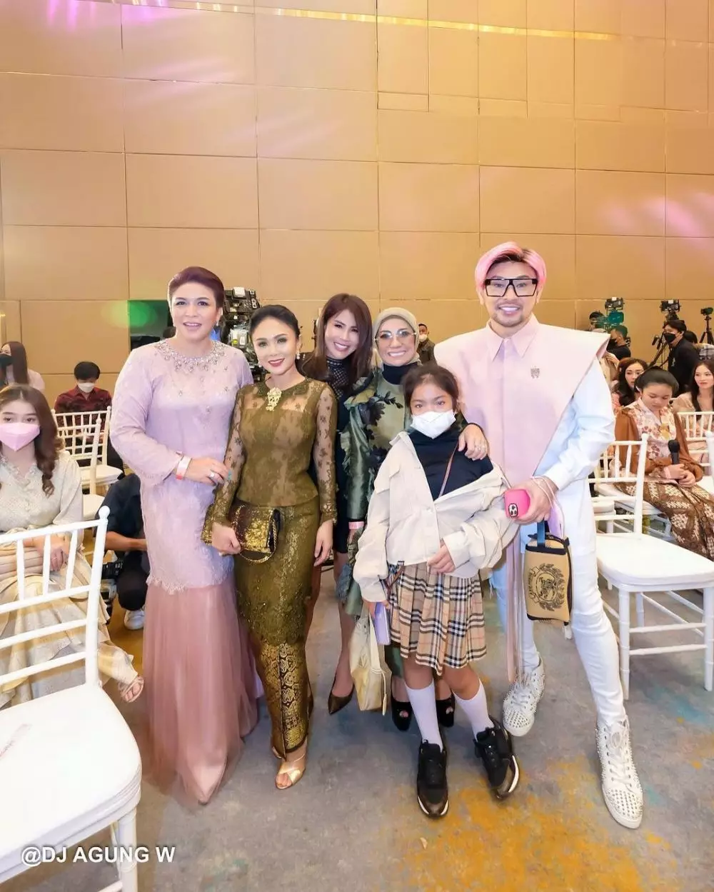 gaya yuni shara di acara 7 bulanan © instagram