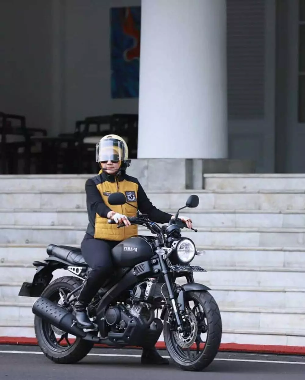 Aksi Atalia Praratya naik motor gede © Instagram Aksi Atalia Praratya naik motor gede © Instagram