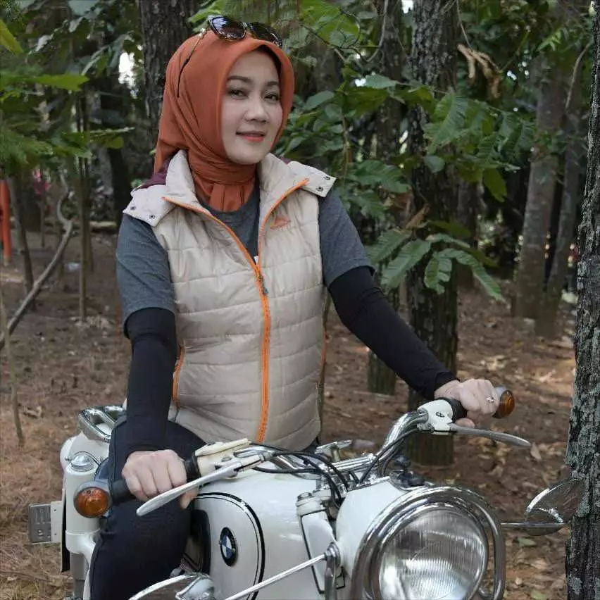 Aksi Atalia Praratya naik motor gede © Instagram Aksi Atalia Praratya naik motor gede © Instagram