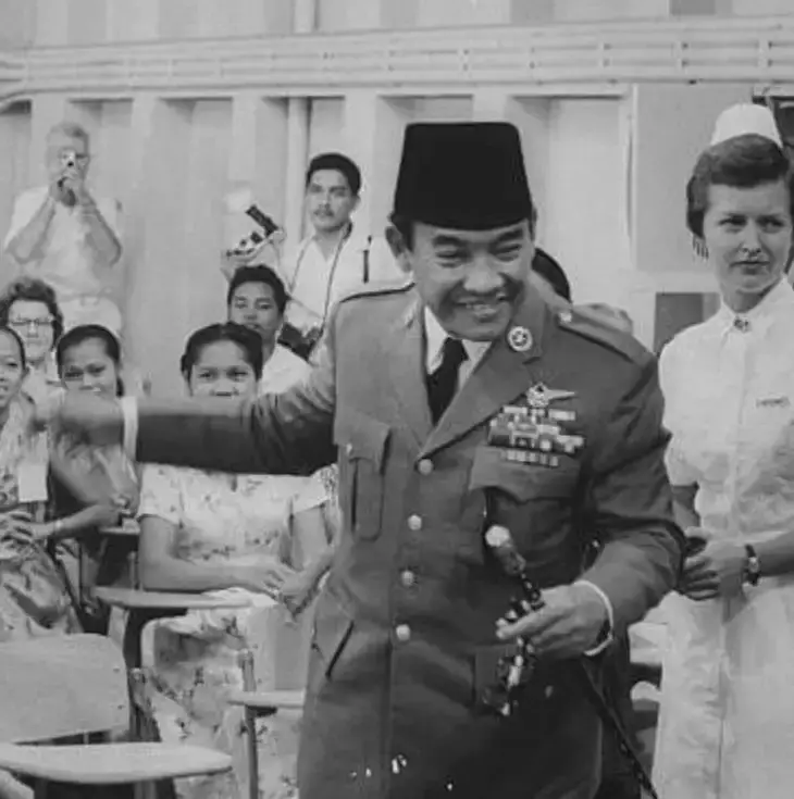 Contoh teks biografi berbagai tokoh terkenal dari berbagai sumber