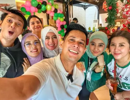 Potret reuni seleb Genta Buana Berbagai sumber 