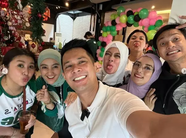 Potret reuni seleb Genta Buana Berbagai sumber 