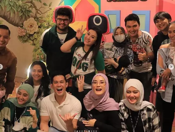 Potret reuni seleb Genta Buana Berbagai sumber 