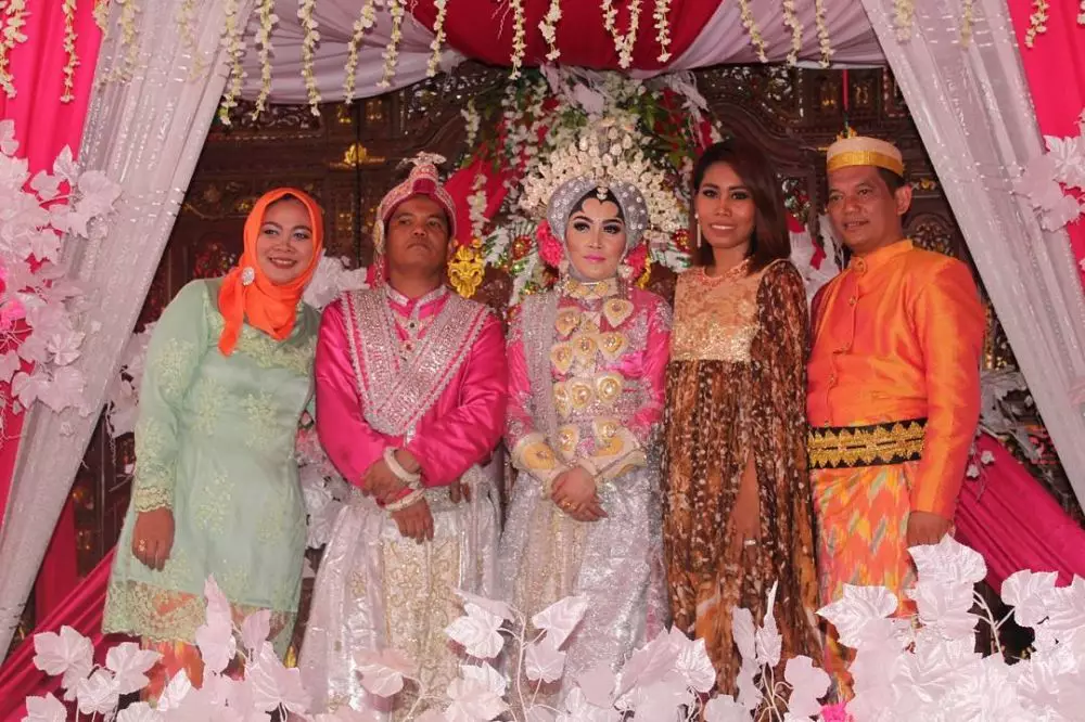 gaya oufit evi masamba hadiri kondangan © instagram