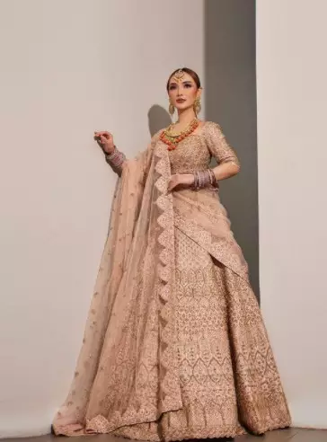 Potret Zaskia Gotik dalam balutan Sari India © 2021 Instagram Potret Zaskia Gotik dalam balutan Sari India © 2021 Instagram