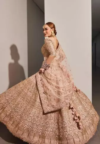 Potret Zaskia Gotik dalam balutan Sari India © 2021 Instagram Potret Zaskia Gotik dalam balutan Sari India © 2021 Instagram