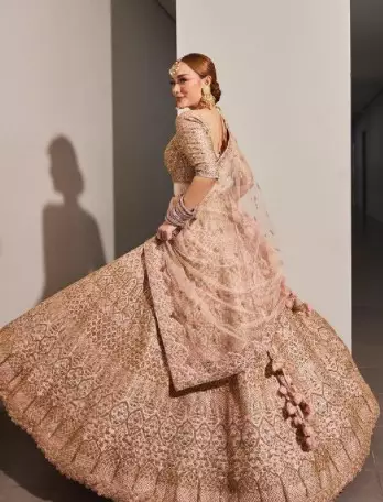 Potret Zaskia Gotik dalam balutan Sari India © 2021 Instagram Potret Zaskia Gotik dalam balutan Sari India © 2021 Instagram