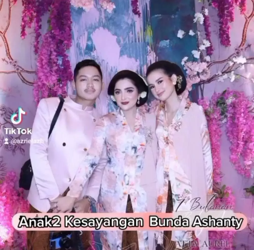 Potret Sarah di 7 bulanan Aurel Instagram