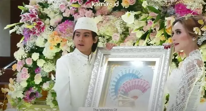 pernikahan Arnold Leonard © 2021 brilio.net