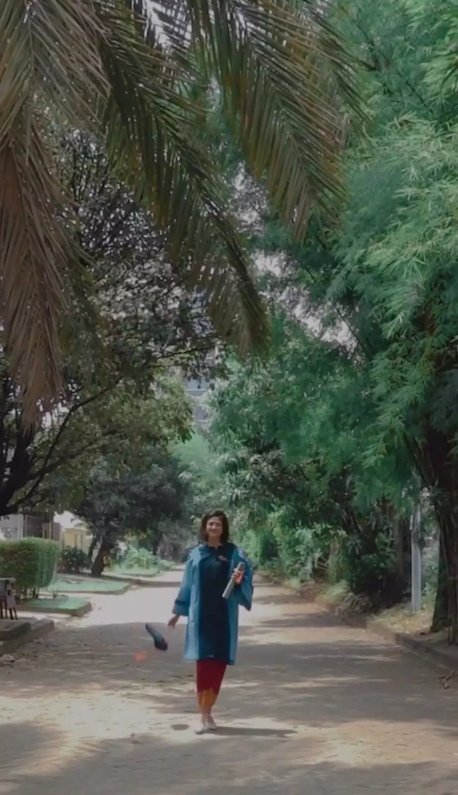 Hana Saraswati wisuda Instagram