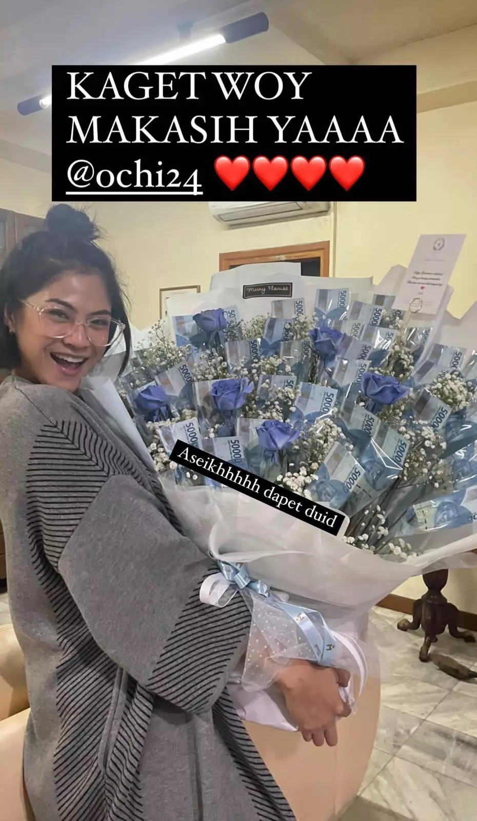 Hana Saraswati wisuda Instagram