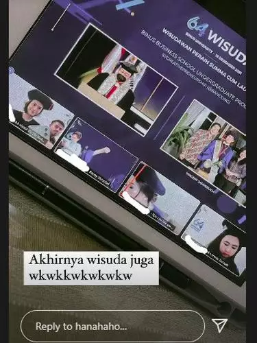 Hana Saraswati wisuda Instagram