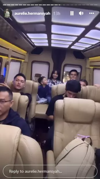 Thariq Halilintar ke bandara diantar Fuji © berbagai sumber Thariq Halilintar ke bandara diantar Fuji © berbagai sumber