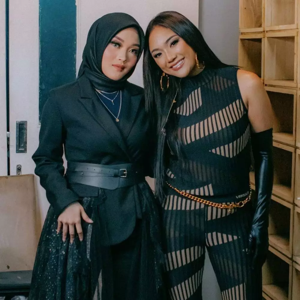 Putri Delina nyanyi di konser Rizky Febian © 2021 Instagram Putri Delina nyanyi di konser Rizky Febian © 2021 Instagram