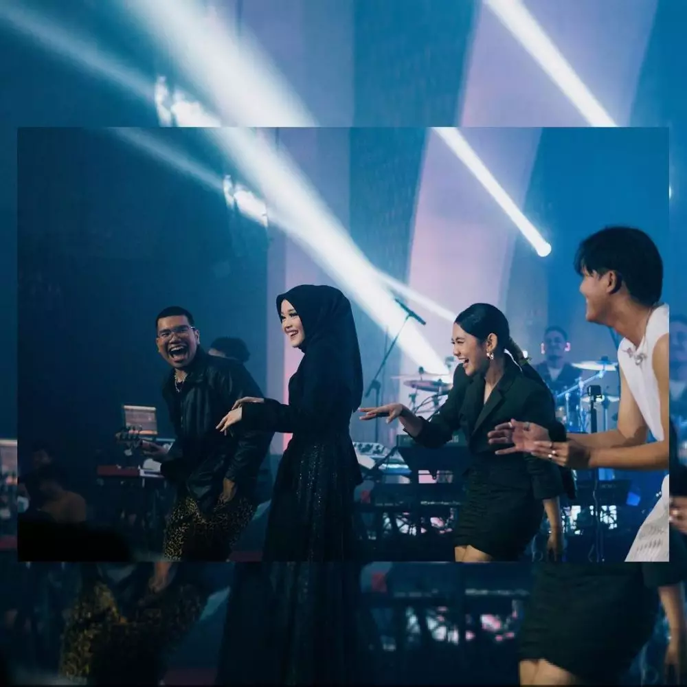 Putri Delina nyanyi di konser Rizky Febian © 2021 Instagram Putri Delina nyanyi di konser Rizky Febian © 2021 Instagram