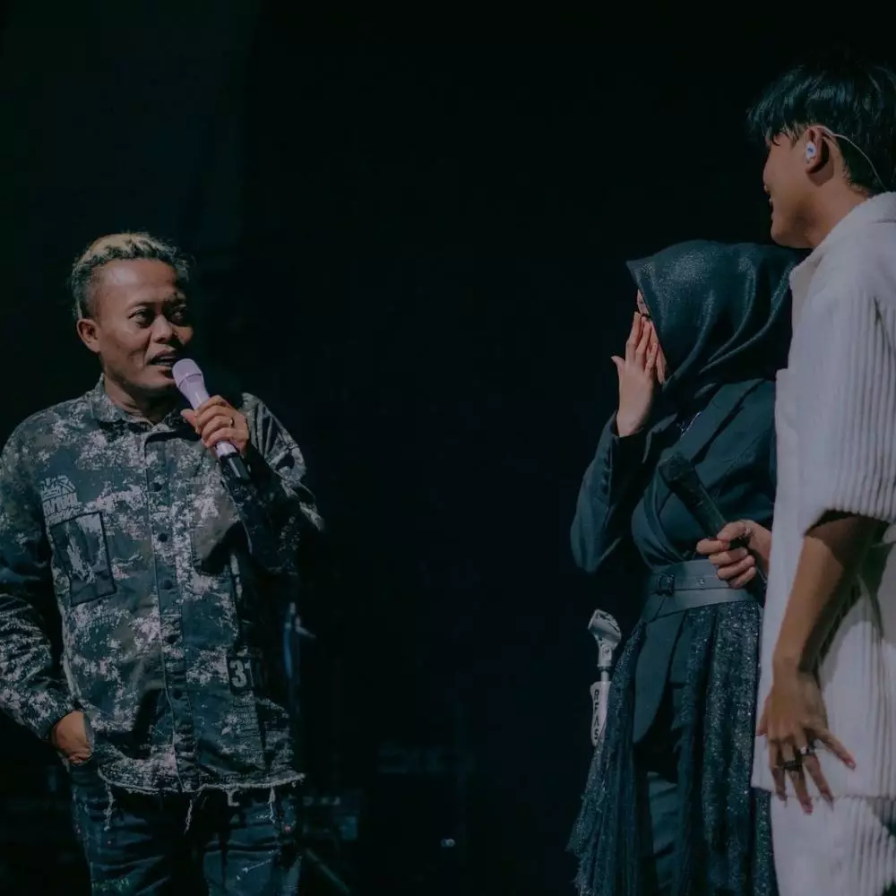 Putri Delina nyanyi di konser Rizky Febian © 2021 Instagram Putri Delina nyanyi di konser Rizky Febian © 2021 Instagram